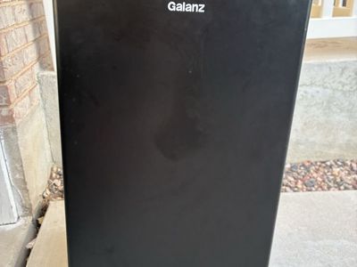 Galanz Mini Refrigerator Black