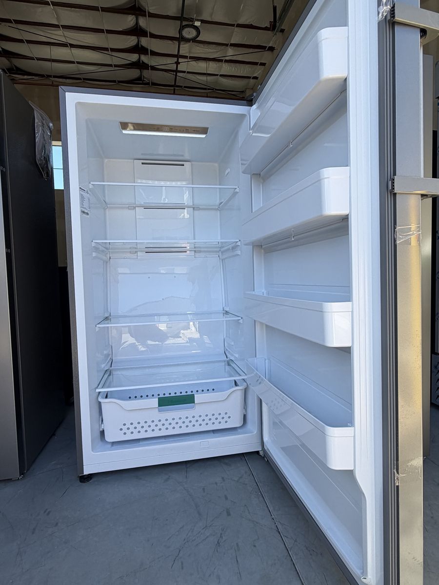 Hisense Upright Freezer NEW scratch and dent item