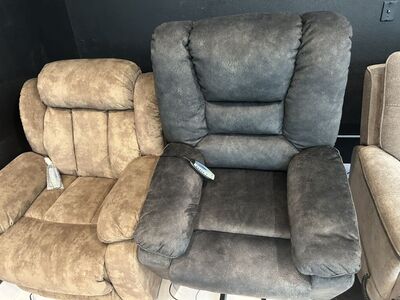 20 Lift Chair Models in stock 400 dollars and up