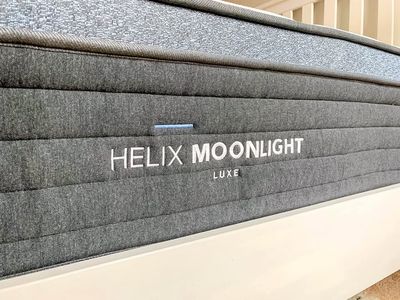 Helix Luxe Moonlight, Queen, Cover: GlacioTex + CoolForce Layer, Top Layer: Original Layer Like New. Perfect Condition.