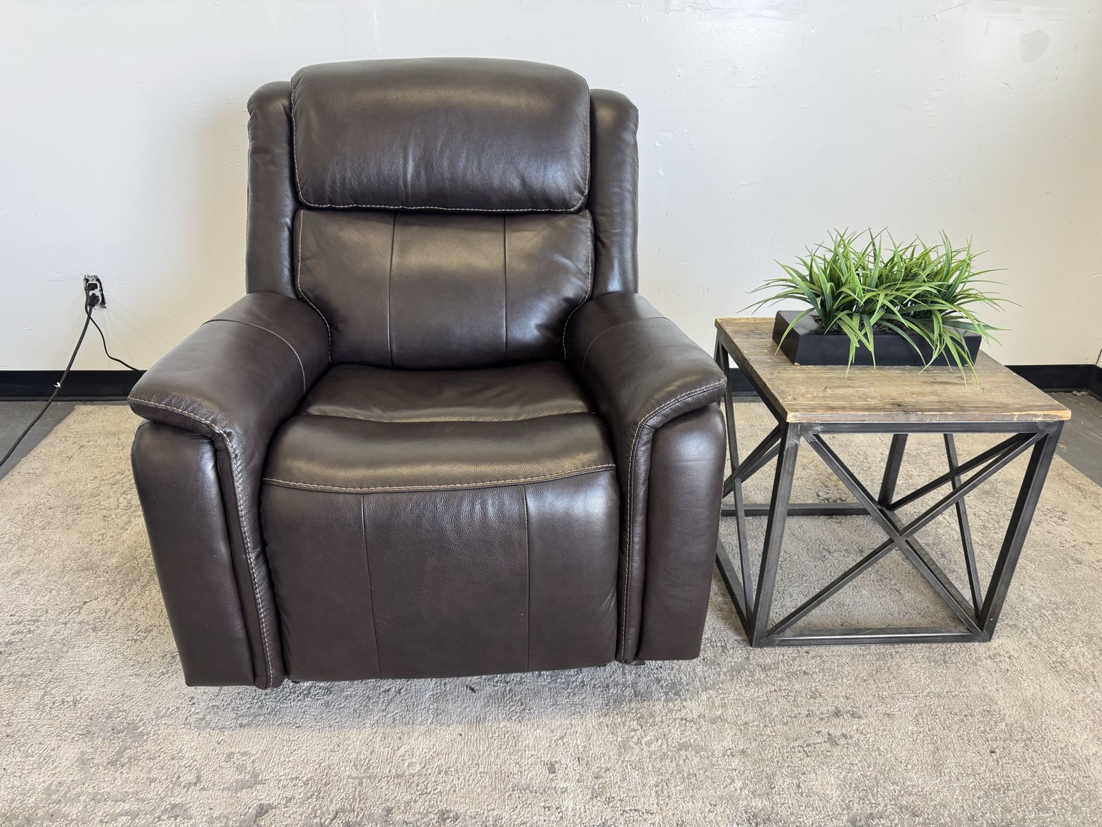 COSTCO TOP GRAIN LEATHER POWER RECLINER CHAIR
