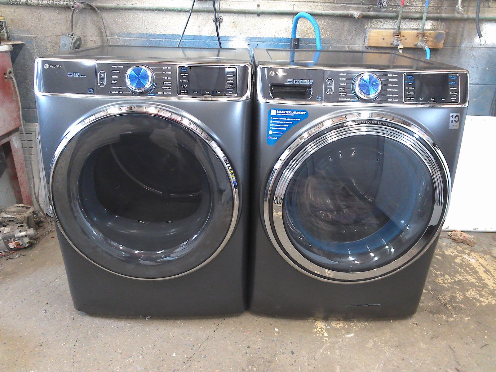 Samsung front load washer with matched electric dryer