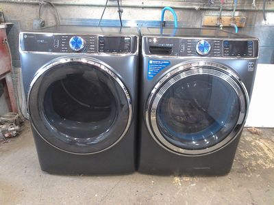 Samsung front load washer with matched electric dryer