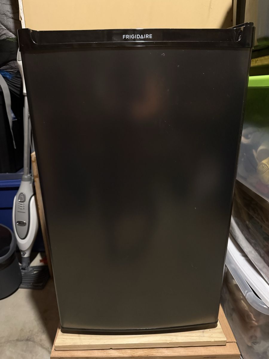 Frigidaire 4.4 Cu. Ft. Mini Fridge – Excellent Condition