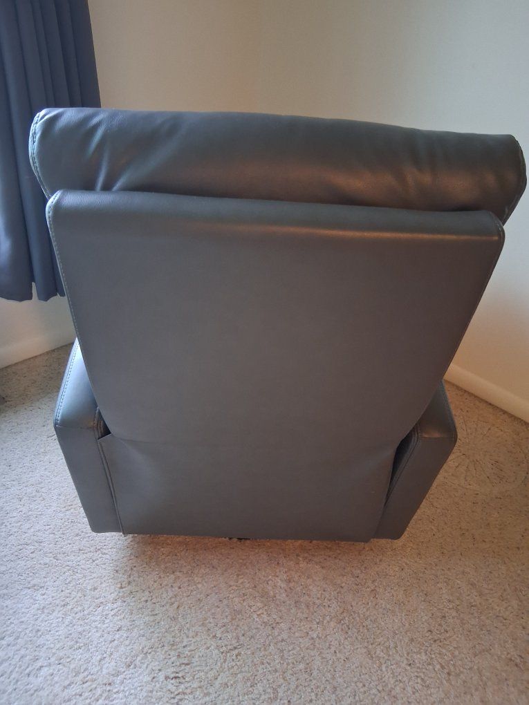 Main image 3