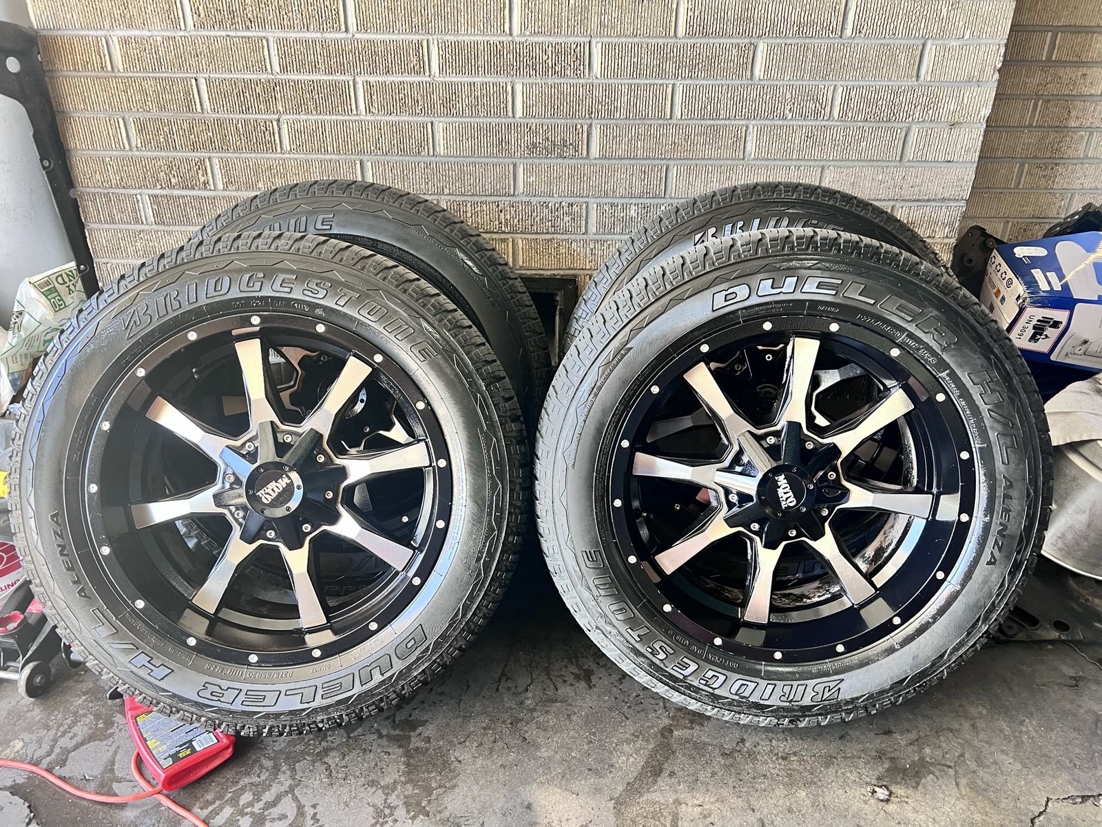 20x9 Moto Metal 6x5.5 and 6x135 Chevy Ford GMC Toyota Nissan