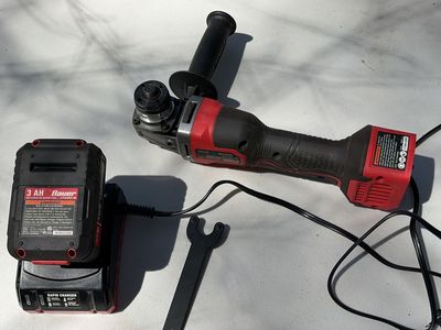 Bauer 20V Angle Grinder Kit