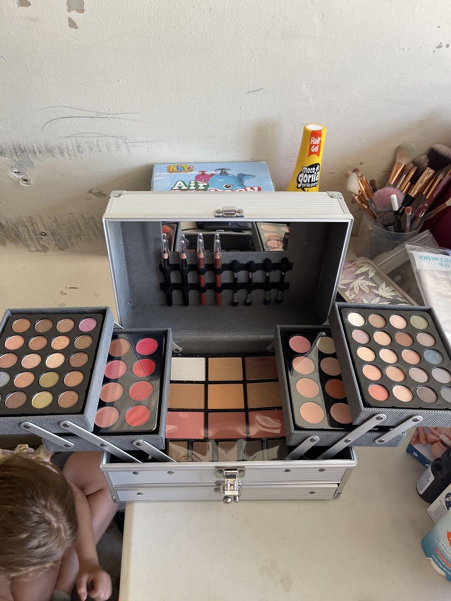 Makeup kit