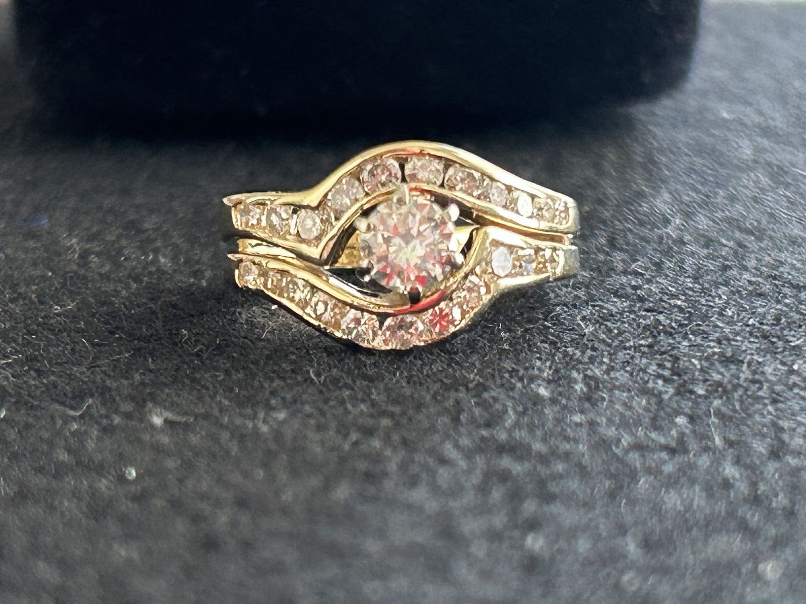 Gorgeous Engagement Wedding Ring with Diamonds