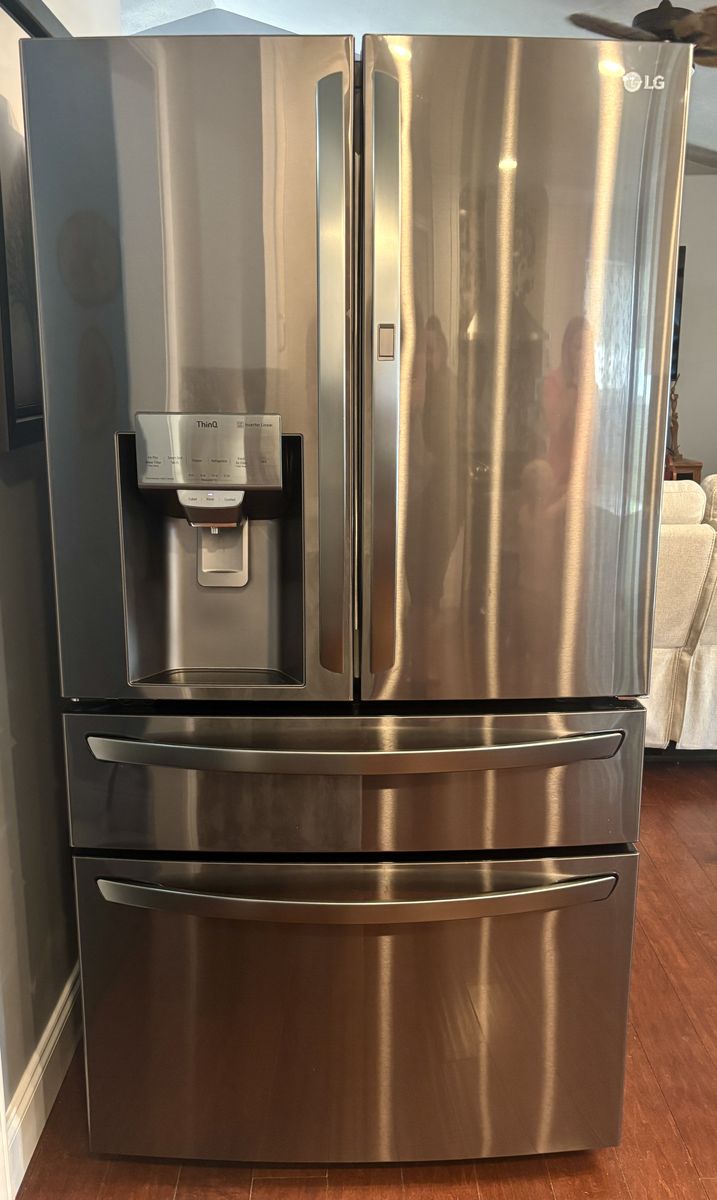 LG 30 cu. ft. 4-Door French Door Refrigerator - Excellent Condition