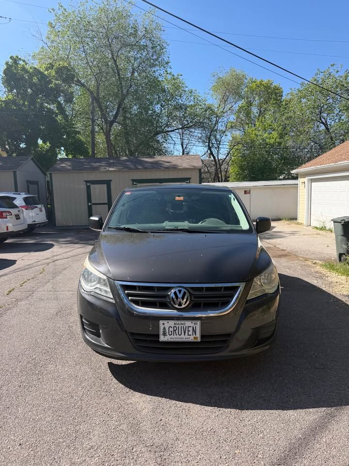 2011 Volkswagen Routan S
