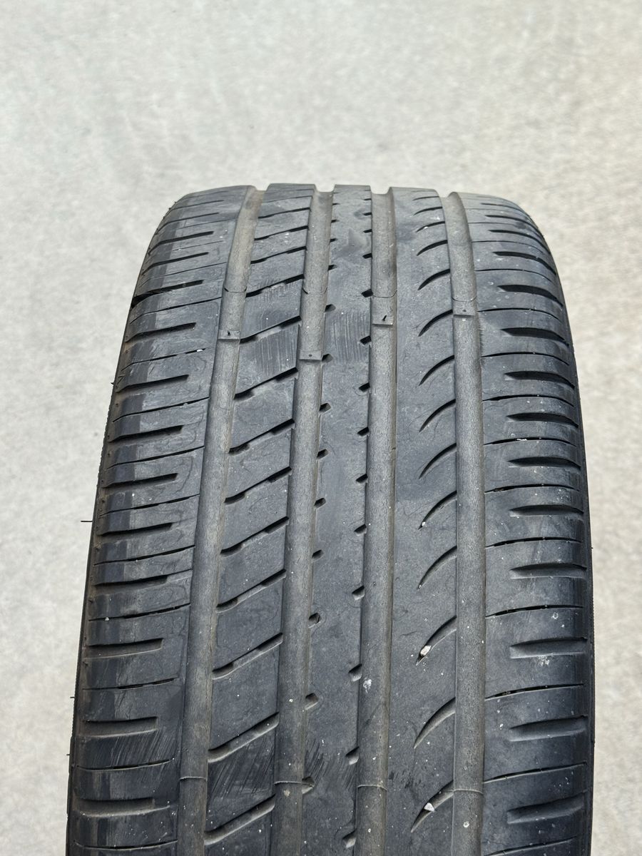Gremax Max 3000 225/40ZR18 92W Single Performance Tire