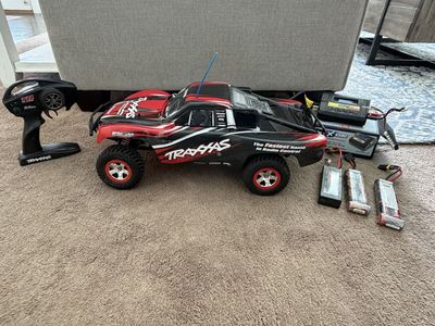 Traxxas Slash- like new! Includes 3 batteries and charger!