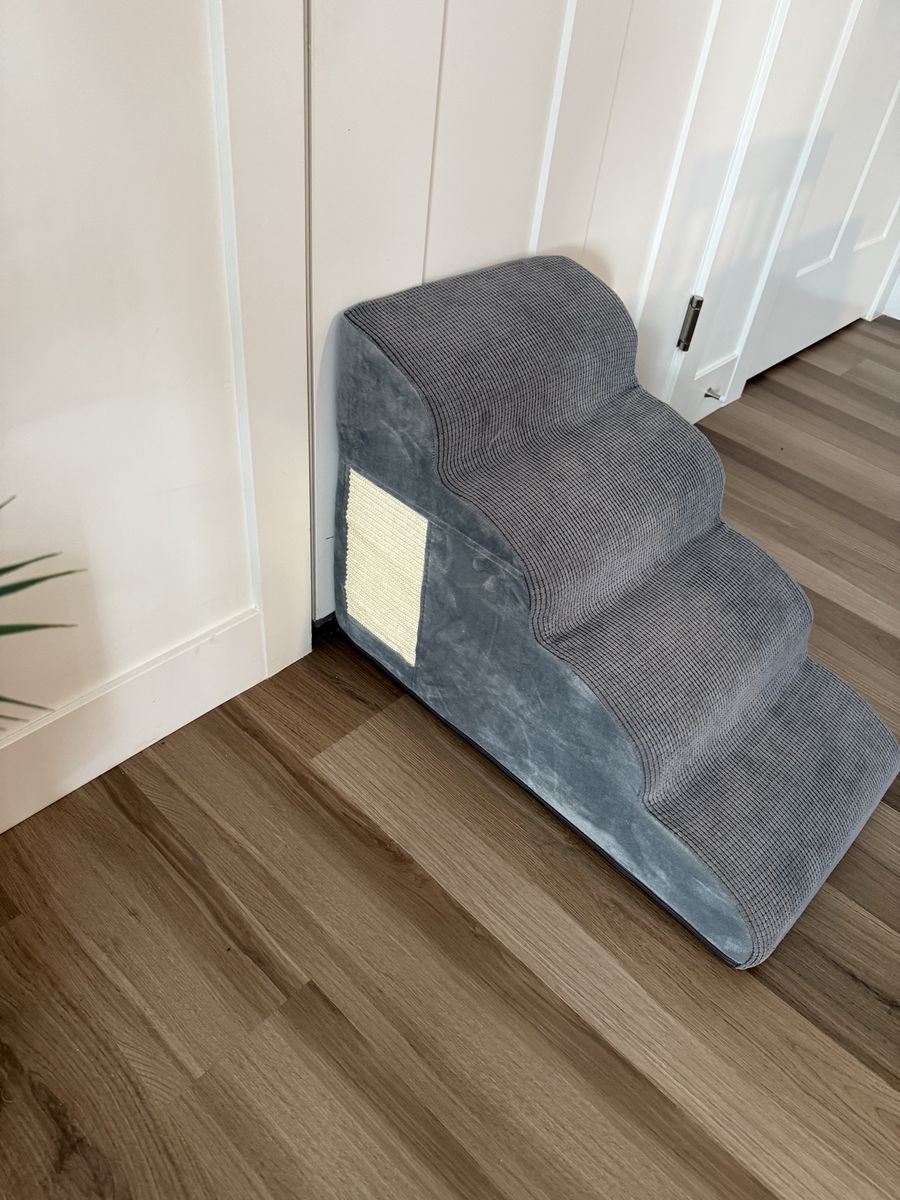 Grey 4-Step Pet Stairs Foam Ramp with Side Scratching Pad