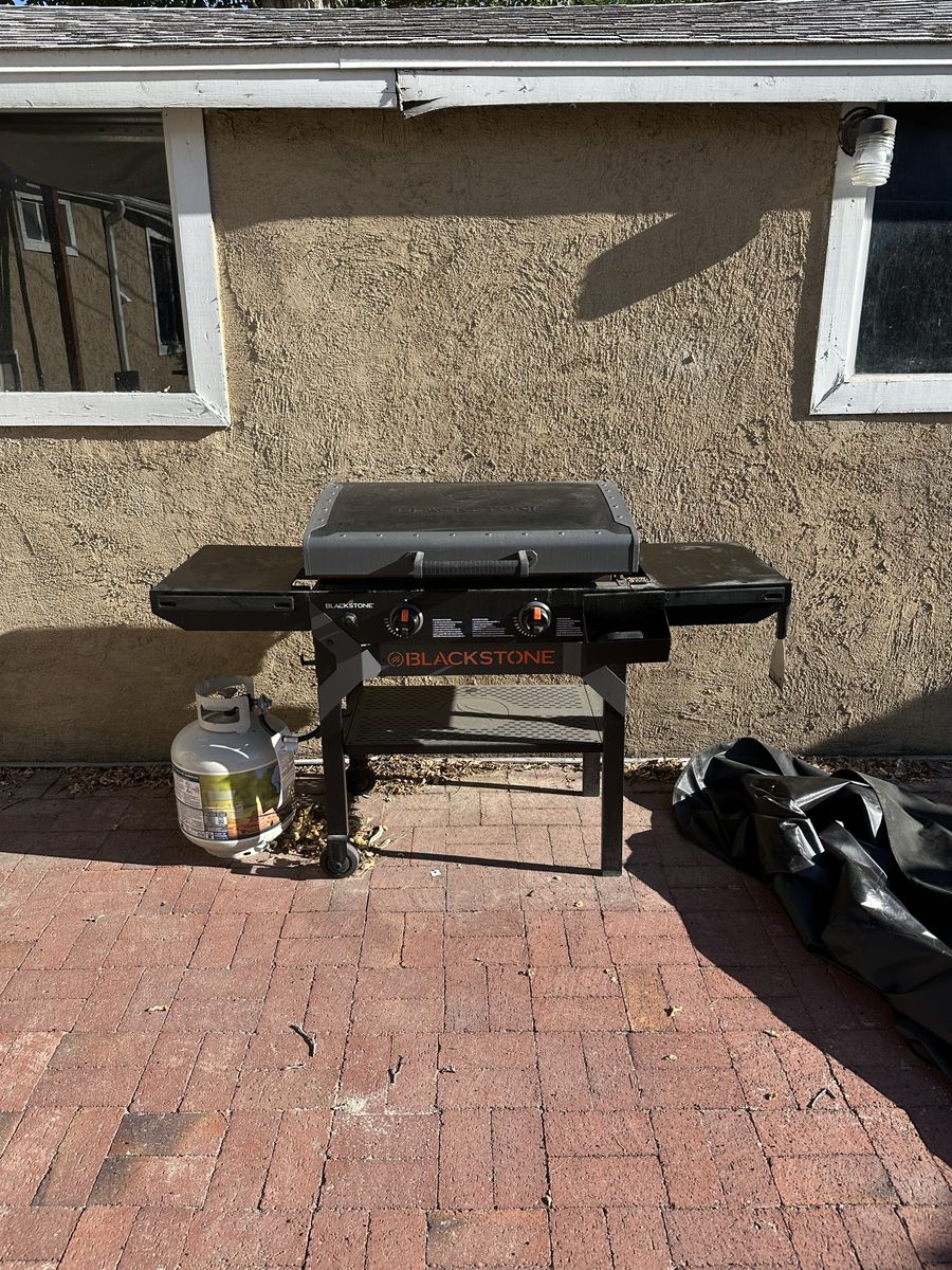 Blackstone Iron Forged 2 Burner. Cover, lid, full tool and cleaning set included.