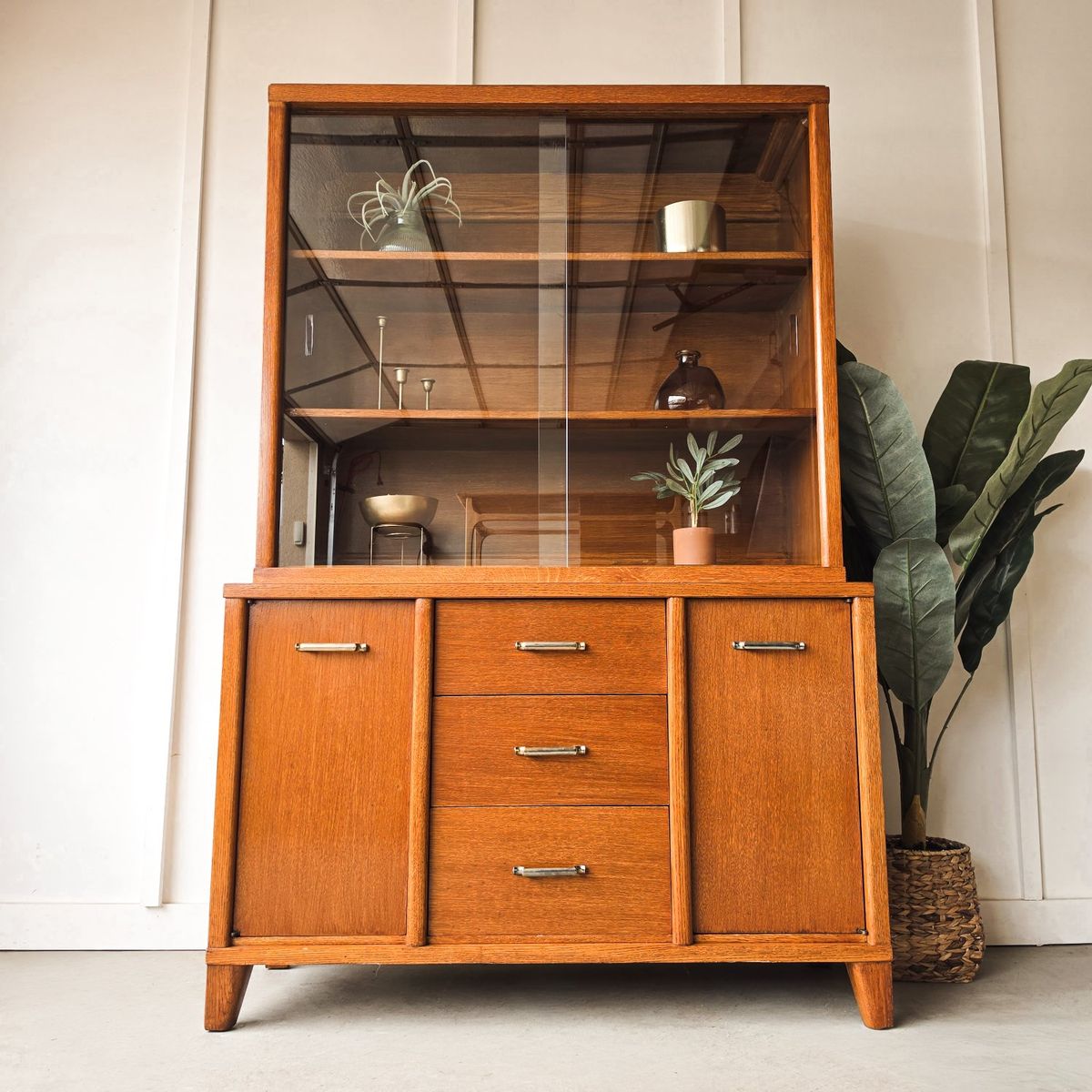 *FREE DELIVERY* Vintage MCM Hutch/Buffet!