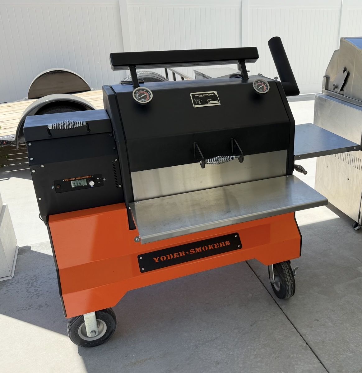 Yoder Smokers YS640 Pellet Grill with Competition Cart and Cover - Excellent Condition