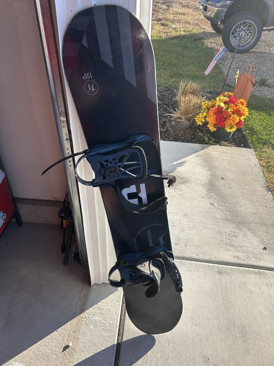 Nitro T1 155W Snowboard with Union Flite Pro Bindings