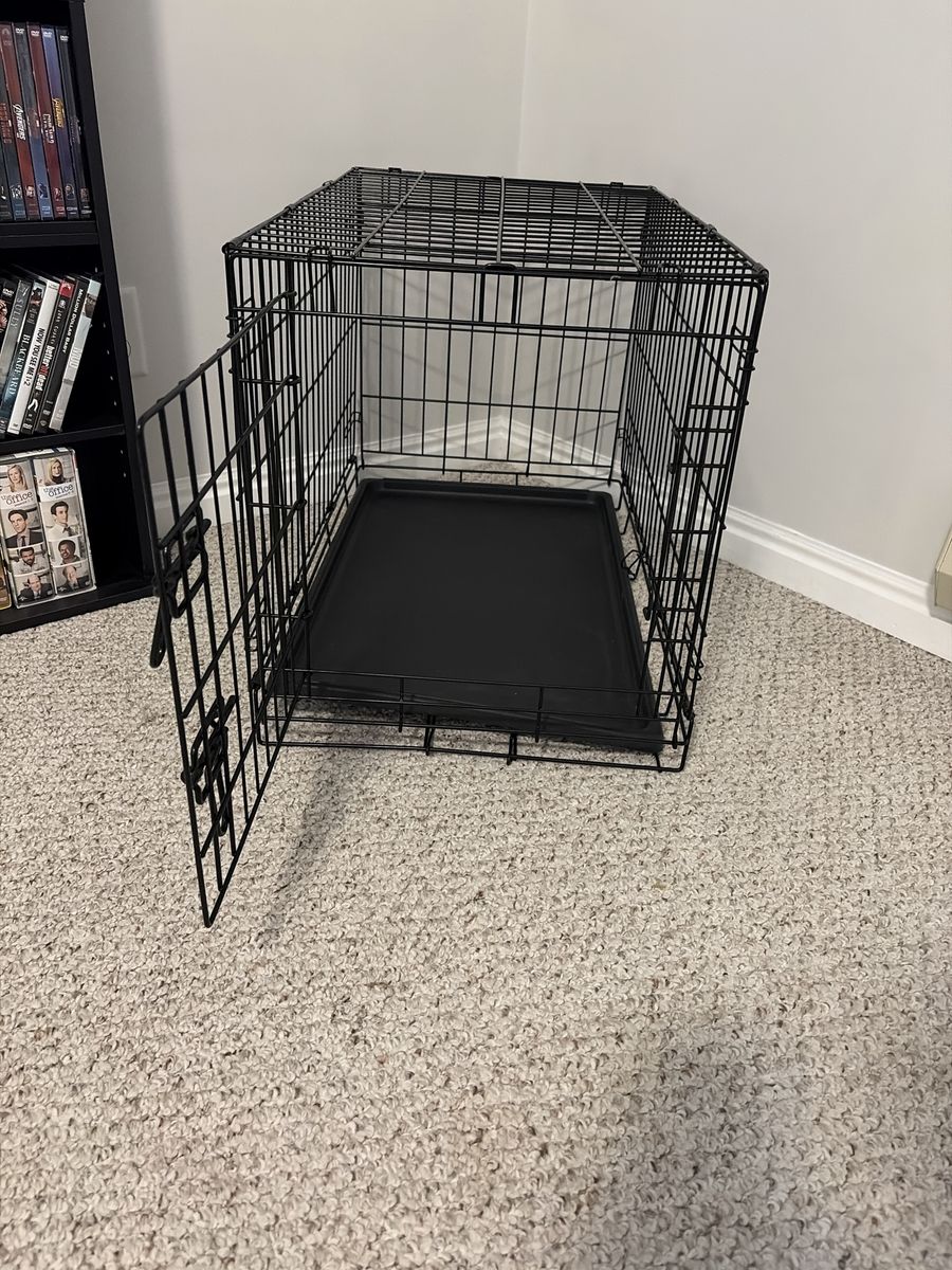 Black Metal Wire Dog Crate Kennel with Plastic Tray Used Good