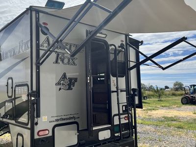 2020 ARTIC FOX 811 TRUCK CAMPER