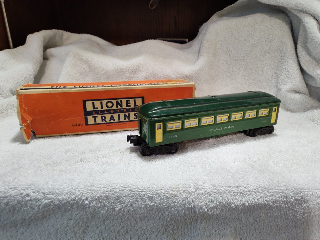 Lionel Pullman train cars
