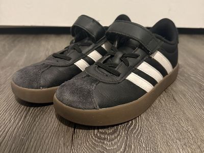 Boys Adidas Size 1.5