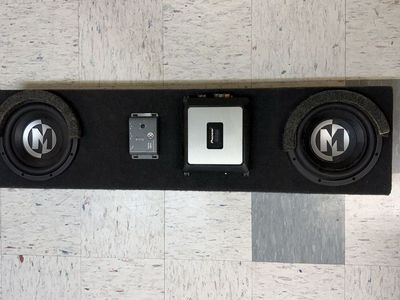 2 Memphis 10 inch subwoofers w/ 600 W pioneer amp
