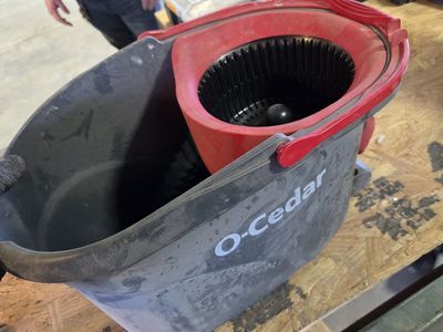 Wash bucket with foot spin wheel