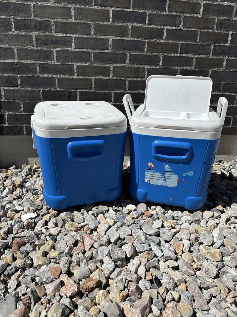 Igloo Ice Cube 12 Quart 14 Can Plastic Cooler With Top Tray Handle