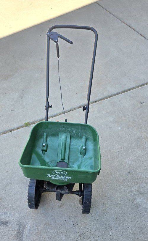little Scott's fertilizer spreader