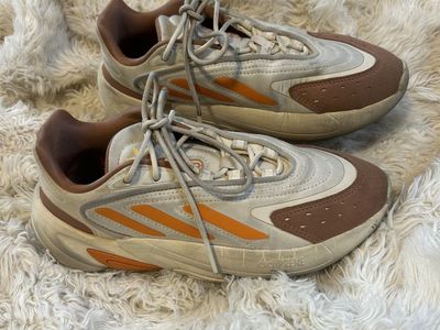 Adidas Adiprene Ozelia J size 5