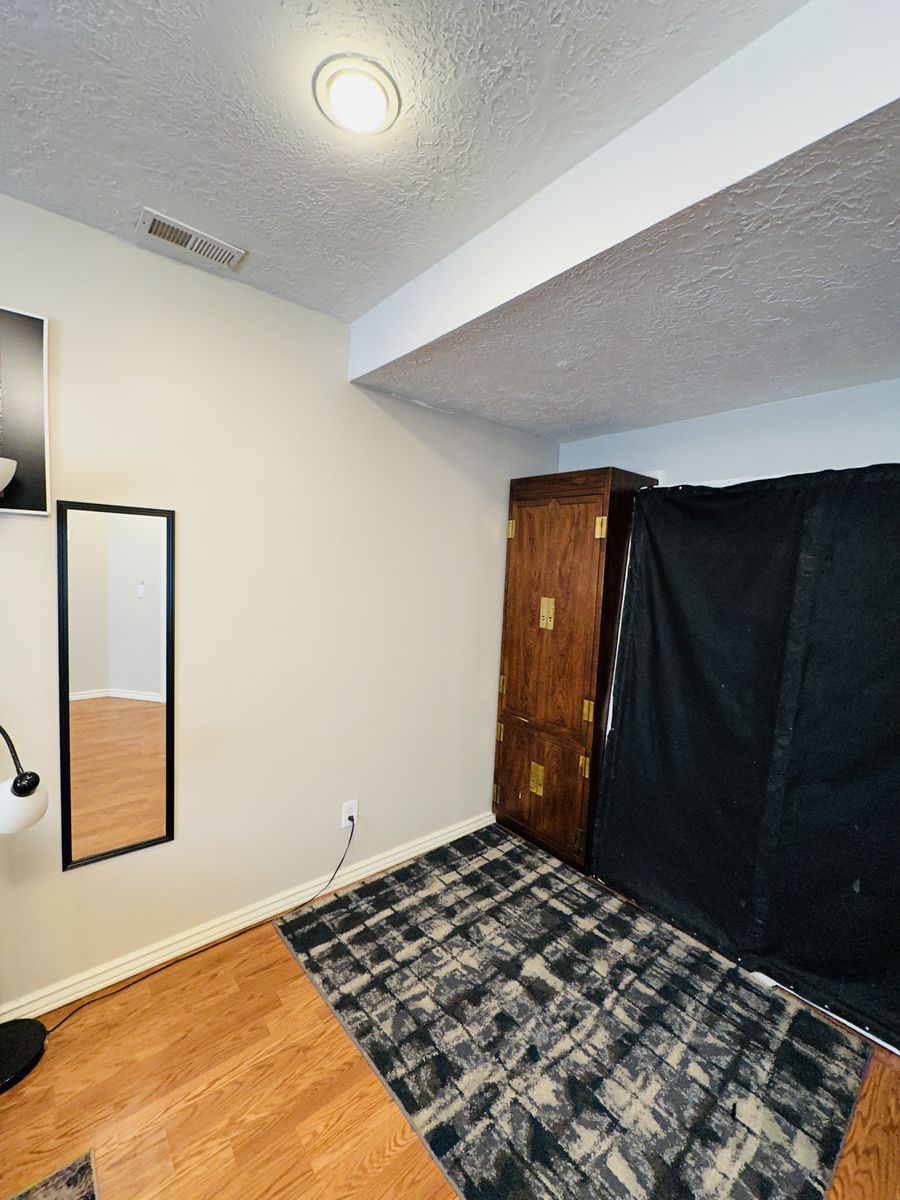 Main image 5