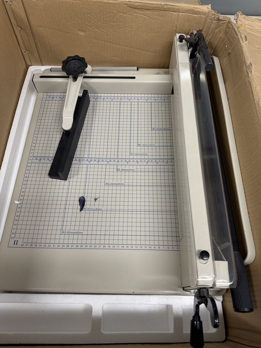 Professional Quality Heavy-Duty Guillotine Paper Cutter with Grid and Paper Clamp