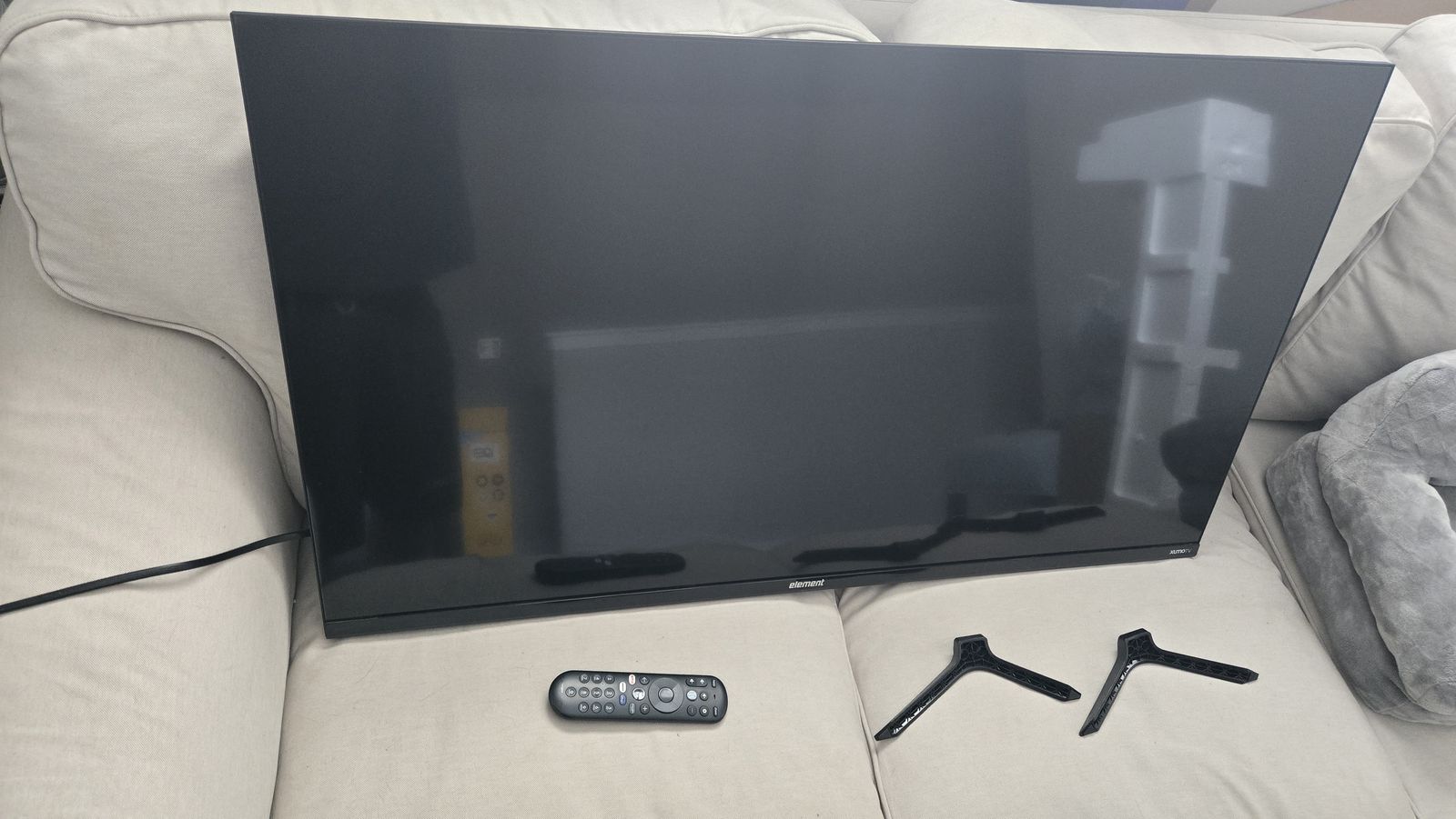 43" Element 4K Xumo Smart TV - Excellent Condition