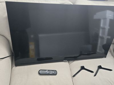 43" Element 4K Xumo Smart TV - Excellent Condition