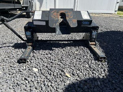 Reese 16k Kwik Slide fifth wheel hitch