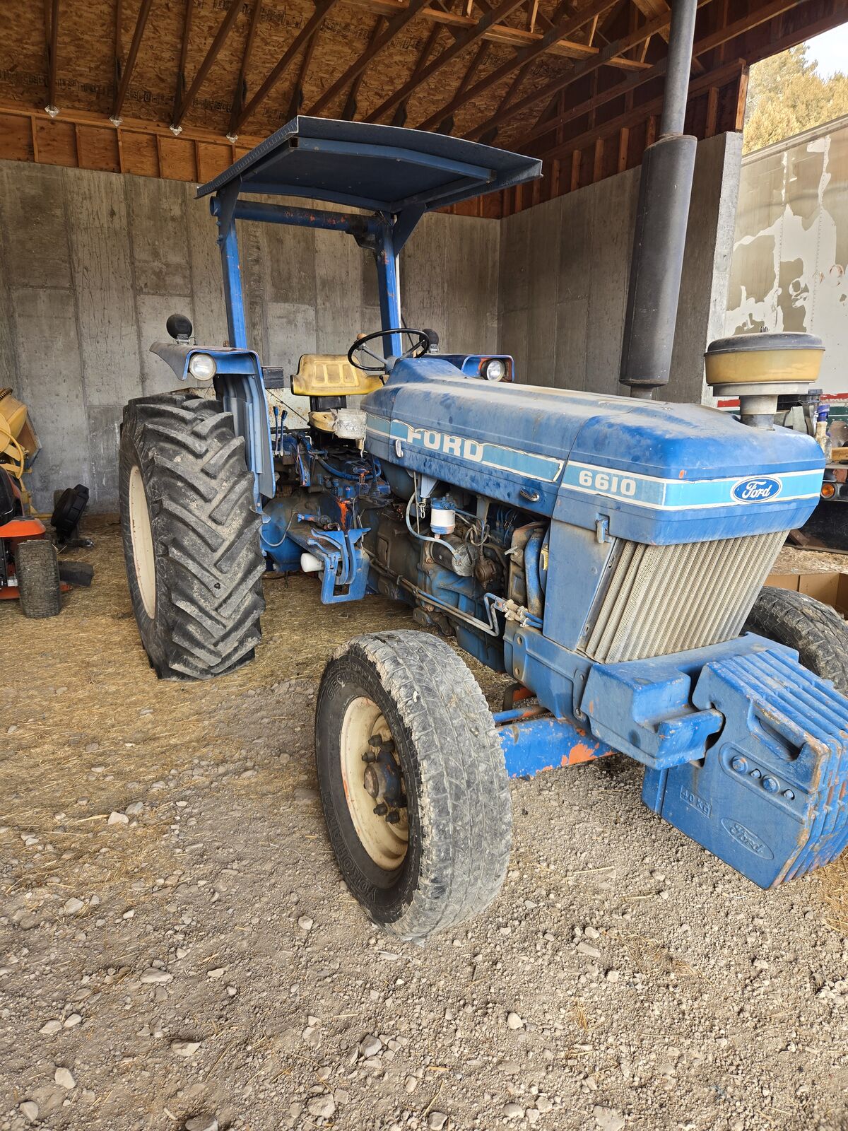 Ford 85 6610 Tractor