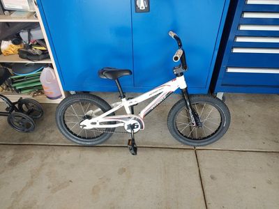 Specialized Hotrock Hot Rock 16" Kids Bike