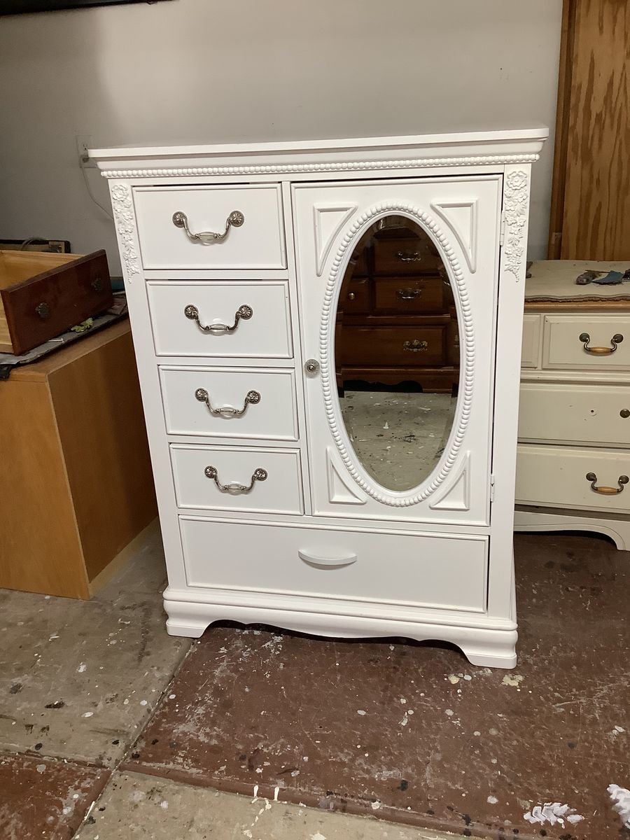 Darling 5 Drawer Dresser W/Cabinet