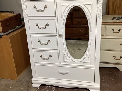 Darling 5 Drawer Dresser W/Cabinet