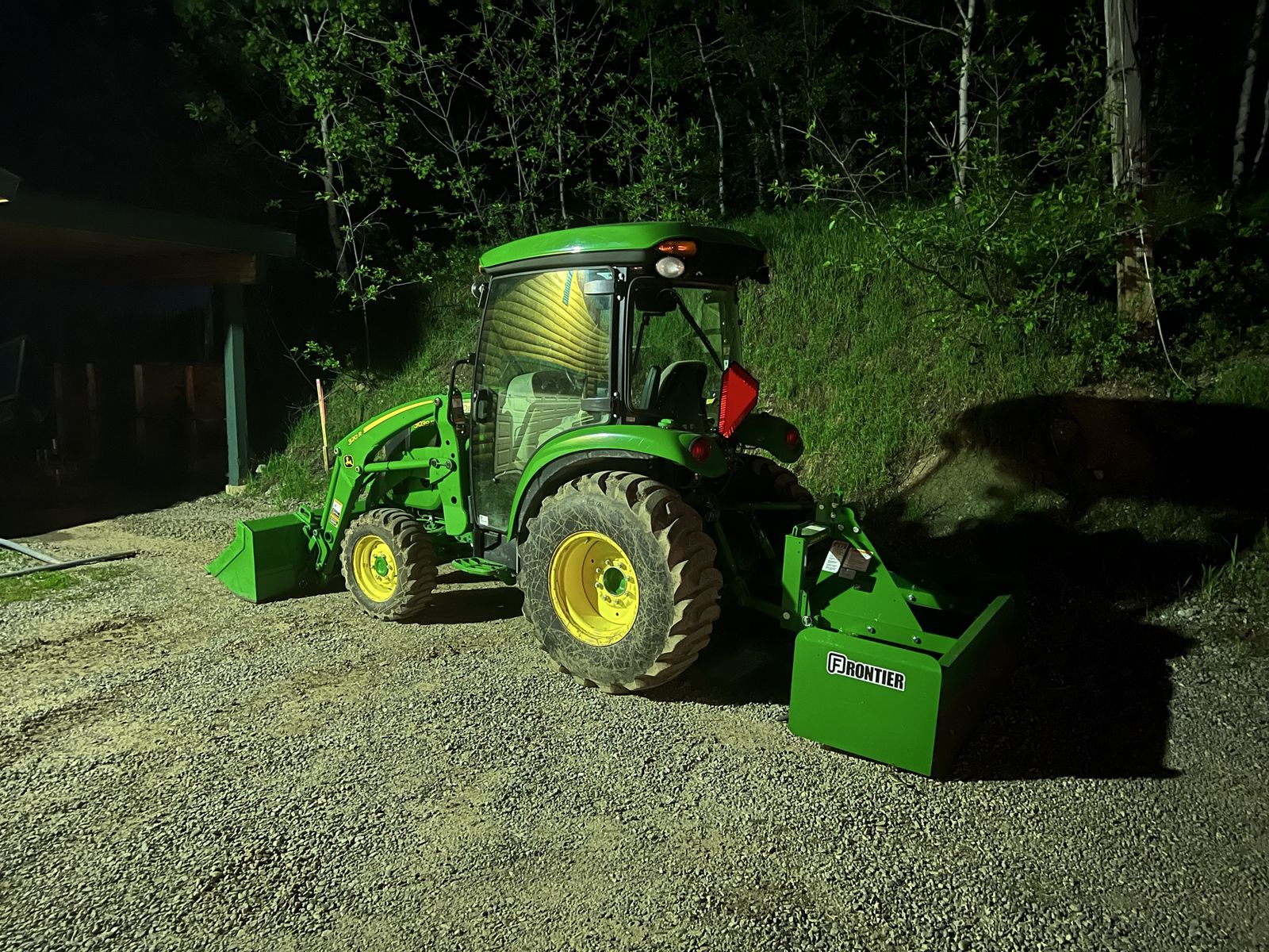 John Deere 3039R with Cab & Bucket Loader 2019