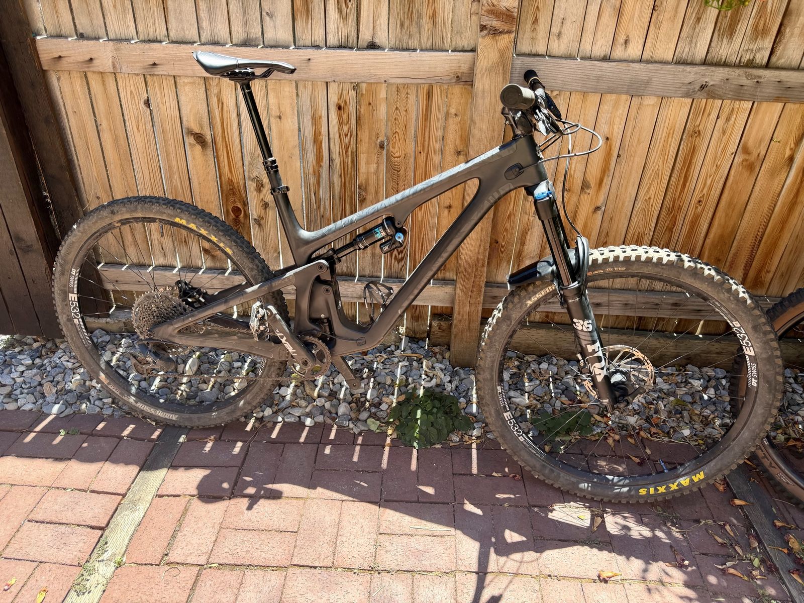 XL Yeti SB140 Carbon