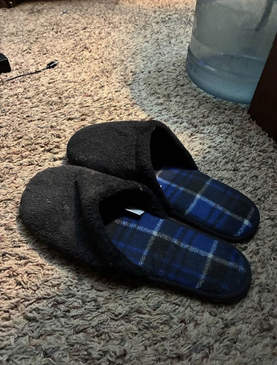 Men's Black & Blue Plaid Slippers Size L 11-12 Used