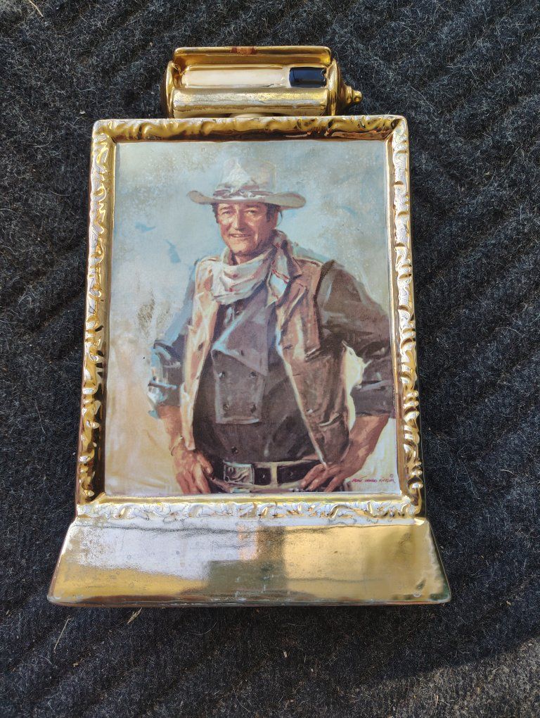 Vintage John Wayne The Duke Mike Wayne Distilled Products Co. Gold Decanter 076973217