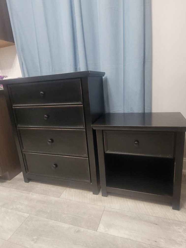 Dark Wood Dresser (4-Drawer) & Nightstand Set - Bedroom Furniture Storage