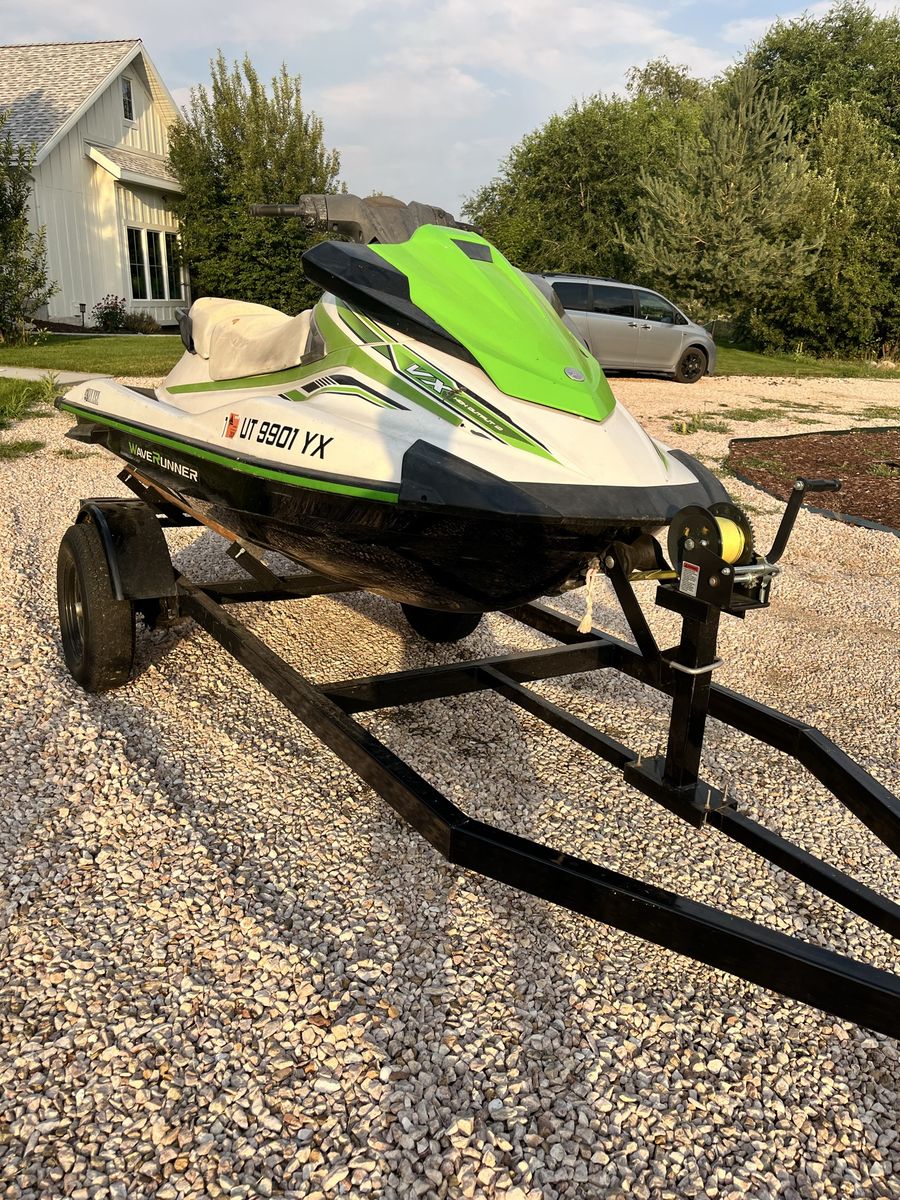 Non running 2018 Yamaha waverunner vx cruiser with trailer