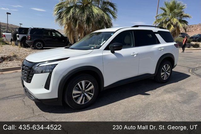 2026 Nissan Pathfinder SL