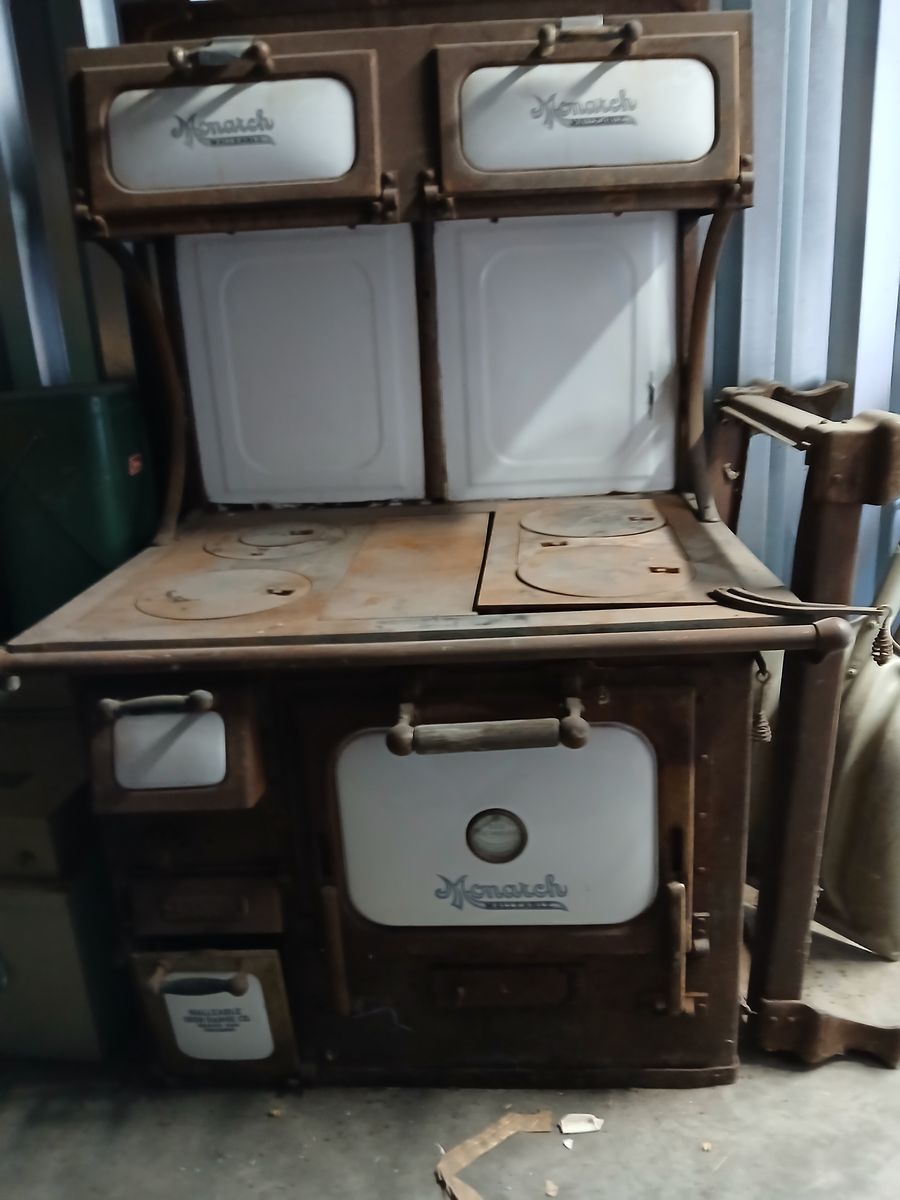 Coal stove