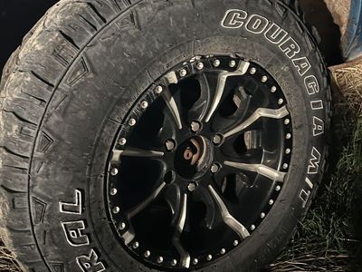 ISO. Helo HE791 Black 16" Chevy 6 Lug Pattern