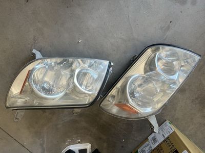 Toyota 4Runner Headlight Assembly Pair (2005 Model Year). FREE